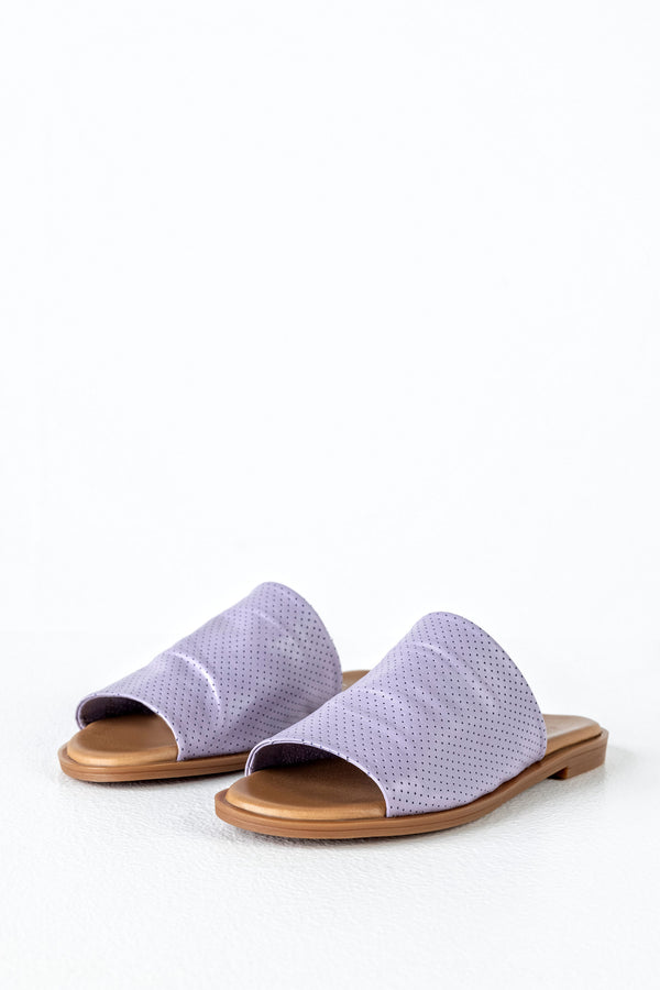 Leather flat sandals