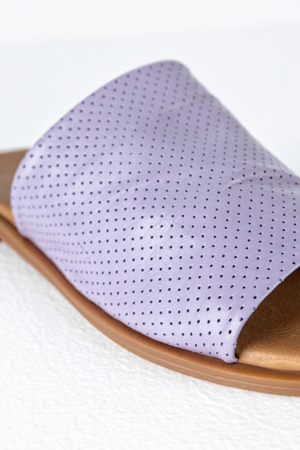 Leather flat sandals
