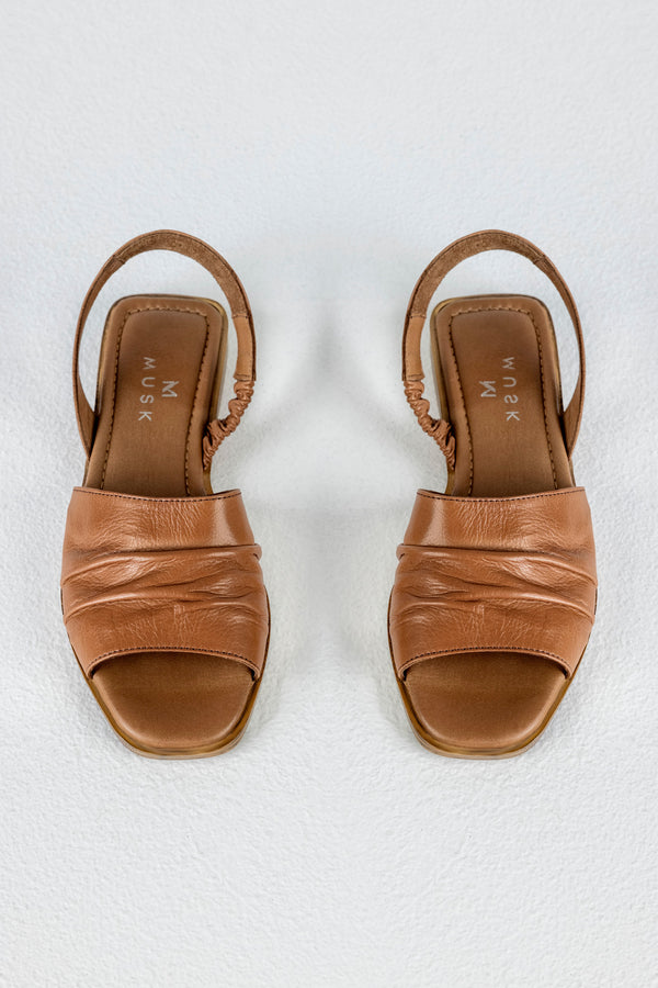 Leather flat sandals