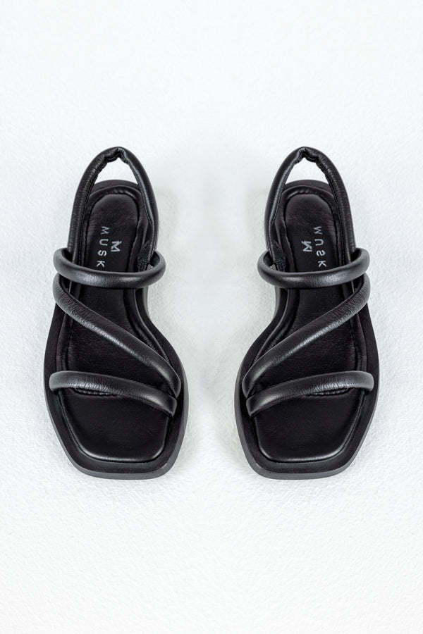 Leather strappy flat sandals