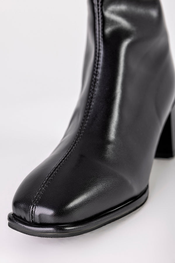 Zip back fastening boots