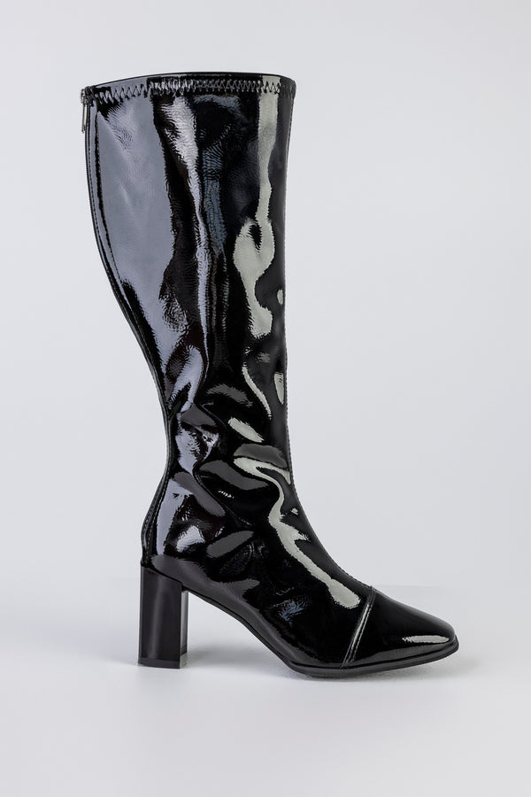 Zip back fastening boots