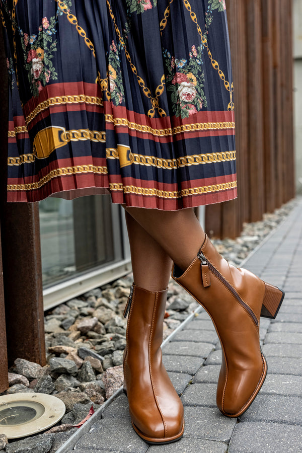 Zip-side fastening boots