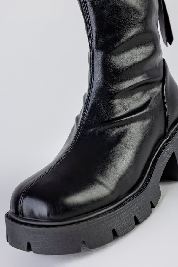 Zip back fastening boots