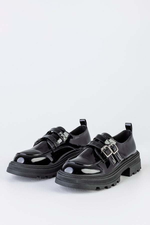 Chunky-sole shoes with buckles