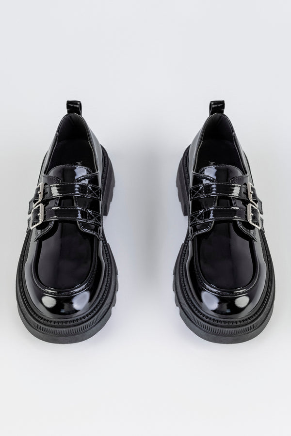 Chunky-sole shoes with buckles