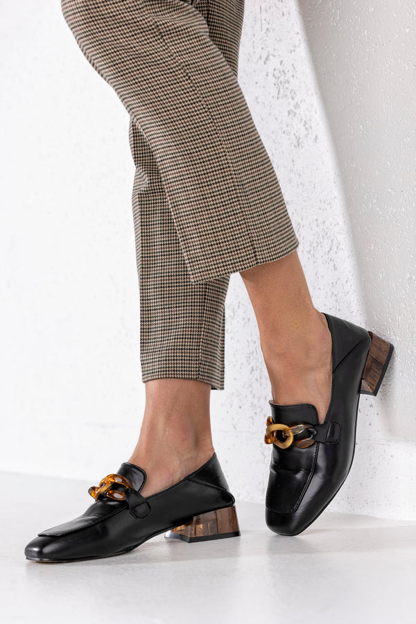 Heeled loafers with chain