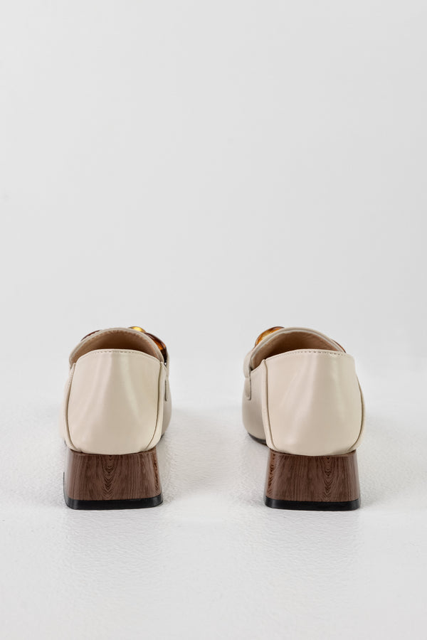 Heeled loafers with chain