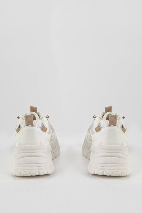 Lace-up fastening sneakers