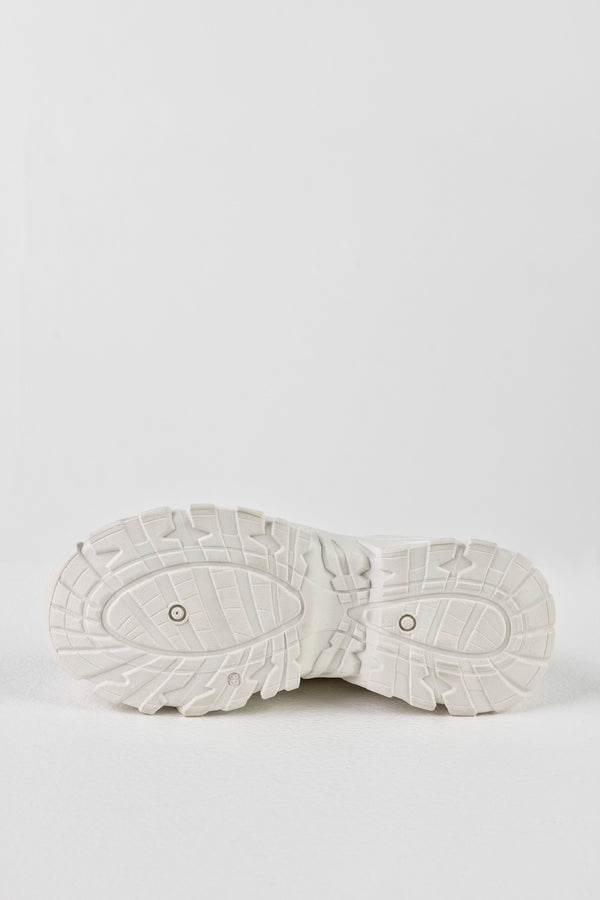 Lace-up fastening sneakers