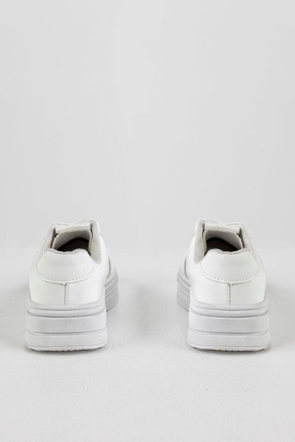 Lace-up fastening sneakers