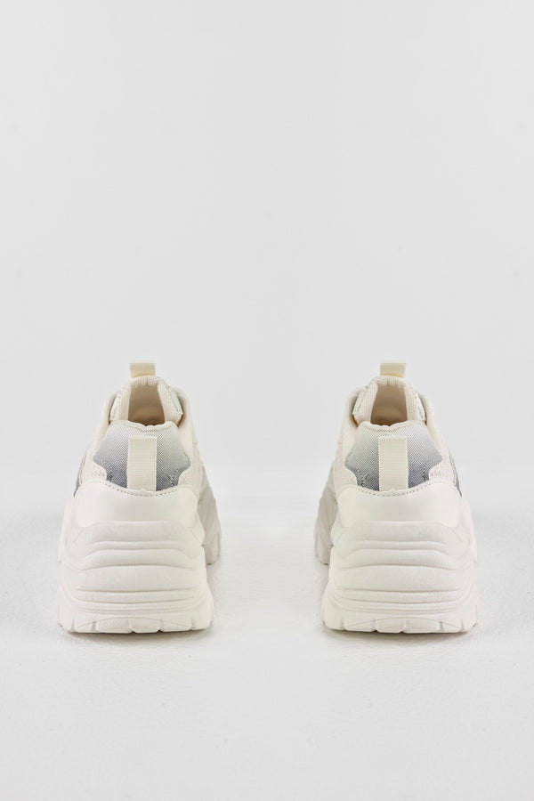 Lace-up fastening sneakers