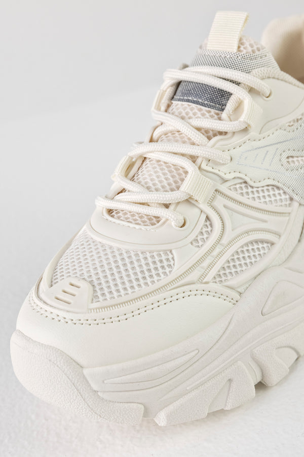 Lace-up fastening sneakers