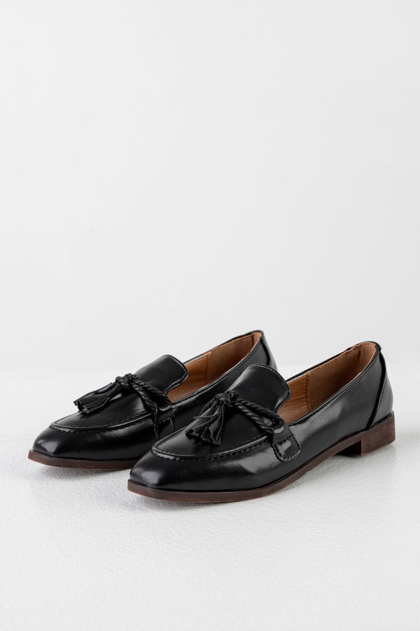 Loafers with tassels