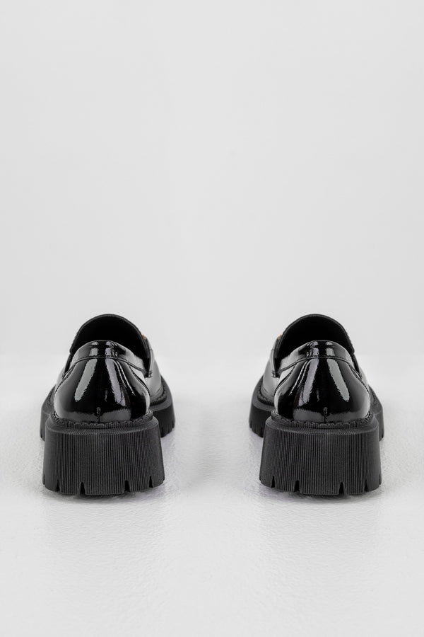 Mocassins à semelle épaisse avec chaînette