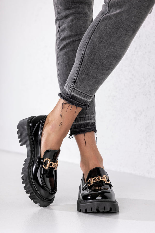 Mocassins à semelle épaisse avec chaînette