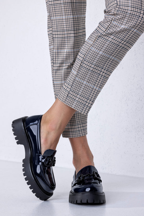 Mocassins à semelle épaisse avec chaînette