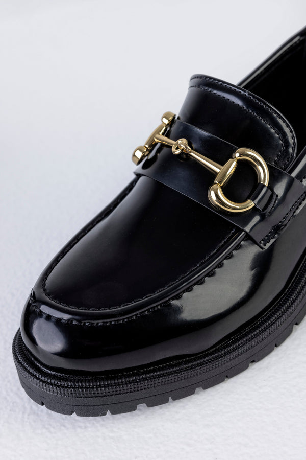 Mocassins à semelle épaisse avec chaînette