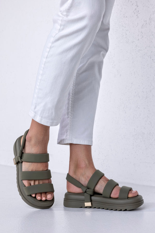 Chunky sole puffy sandals