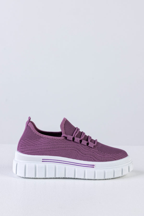 Knitted sneakers with laces