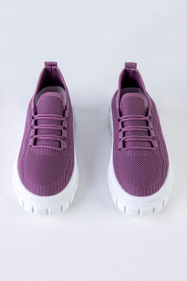 Knitted sneakers with laces