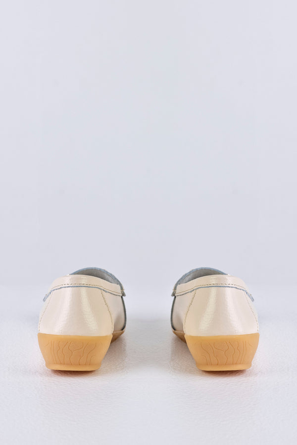 Mocassins en cuir à pompons