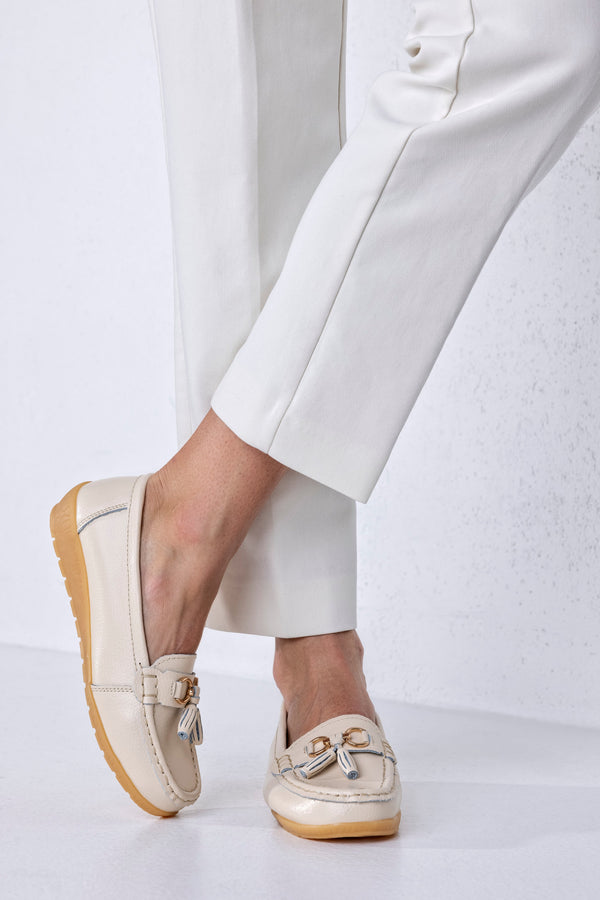 Mocassins en cuir à pompons