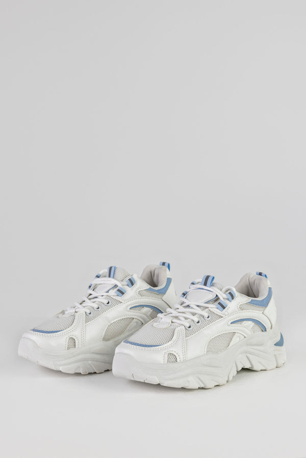 Lace-up fastening sneakers