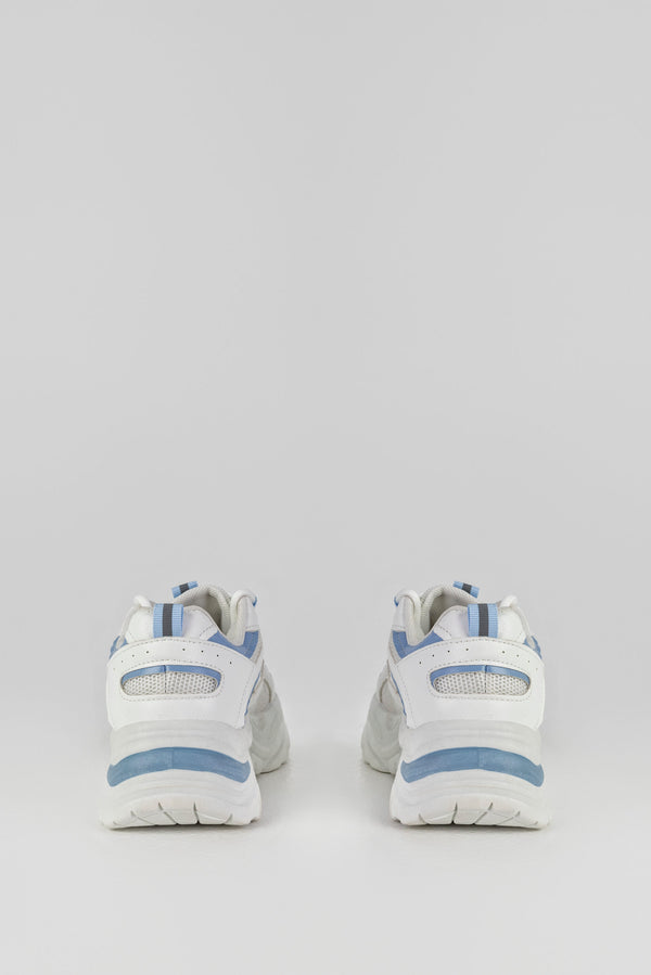 Lace-up fastening sneakers