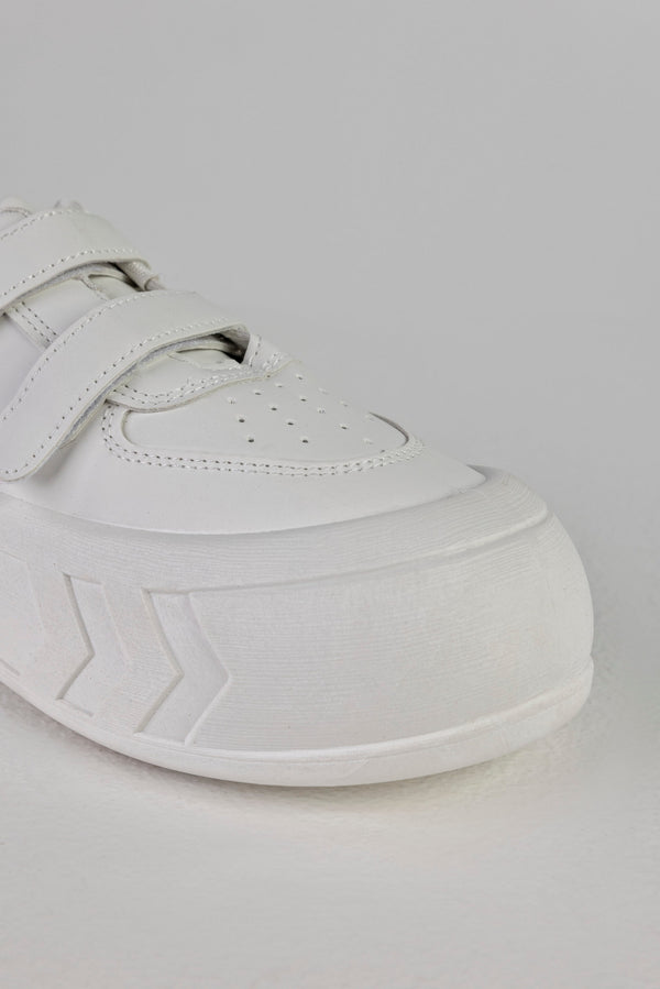 Lace-up fastening sneakers
