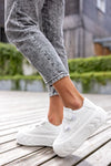 Lace-up fastening sneakers