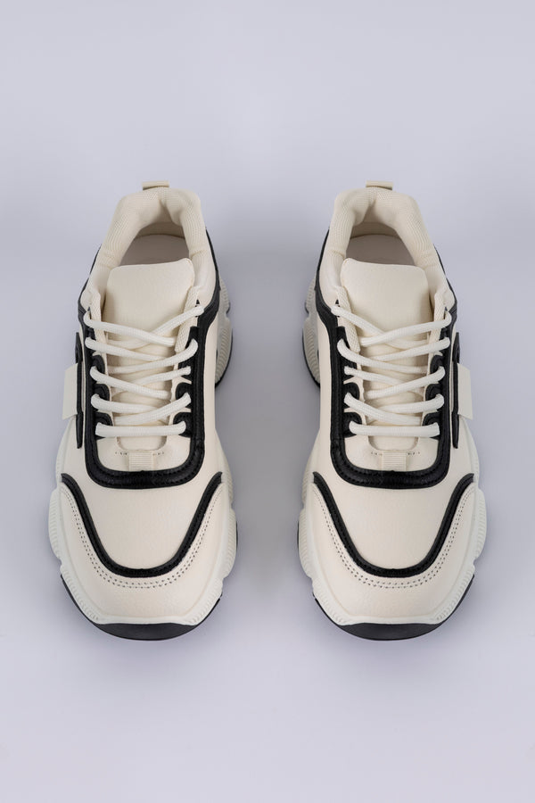 Lace-up fastening sneakers