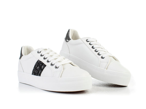 Platform sole sneakers