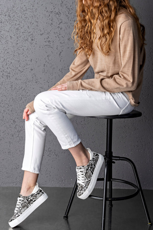 Platform sole sneakers