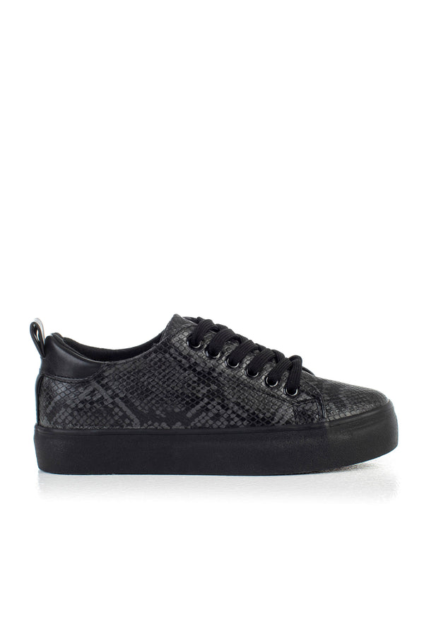 Platform sole sneakers