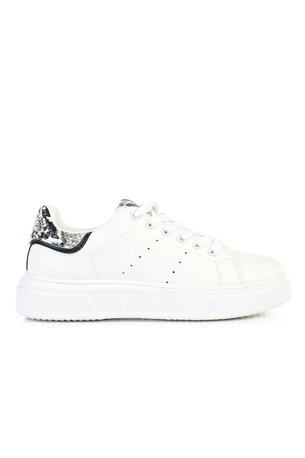 Platform sole sneakers