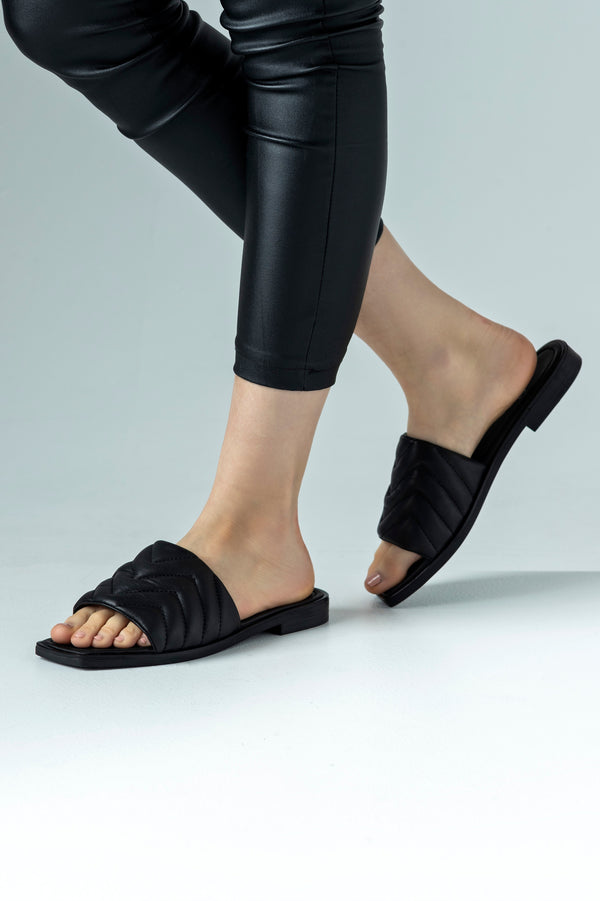 Sandales plates en cuir matelassé