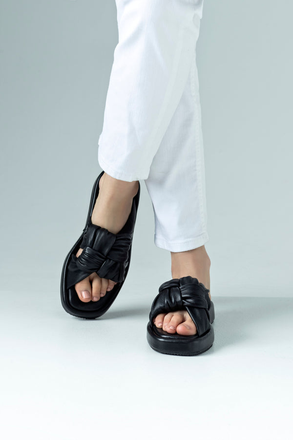 Sandales en cuir à plateforme.