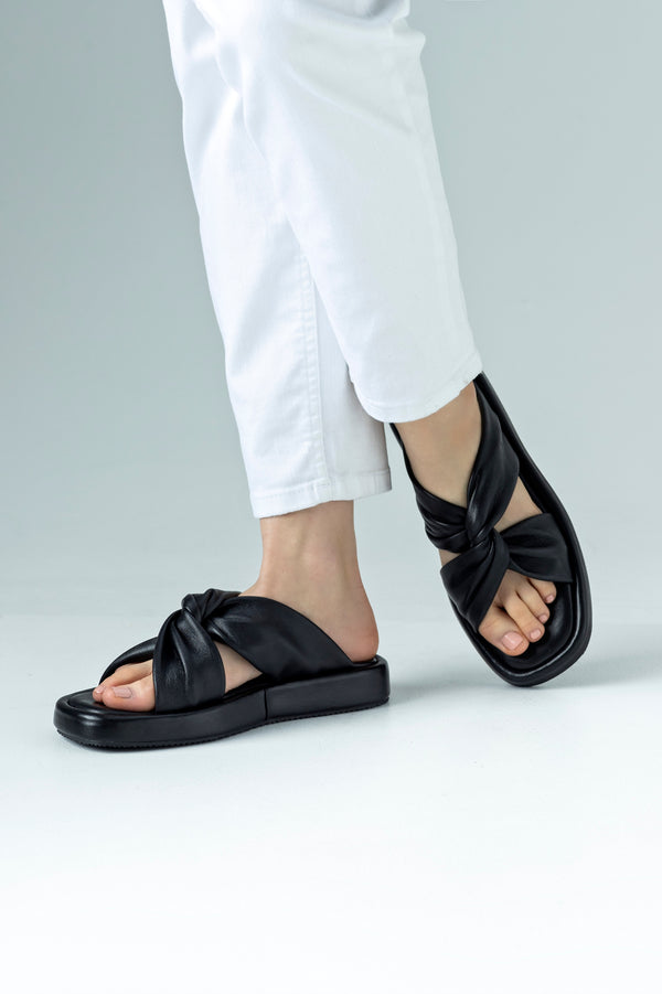 Sandales en cuir à plateforme.