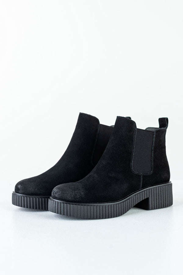 Leather chelsea boots