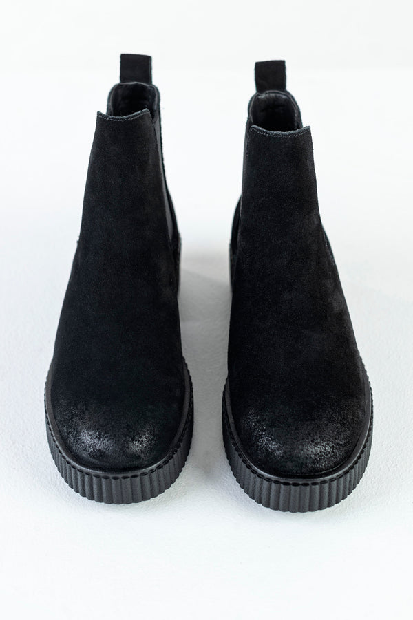 Leather chelsea boots
