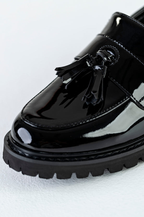 Loafers with tassels