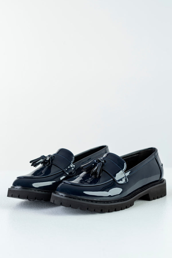Loafers with tassels