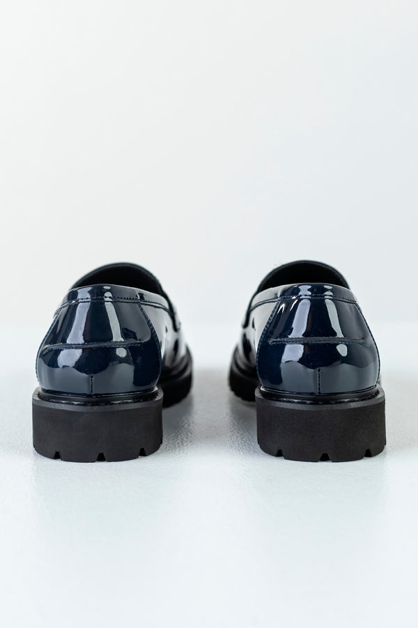 Loafers with tassels
