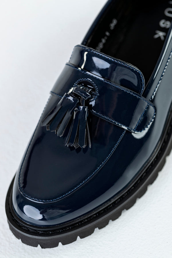 Loafers with tassels