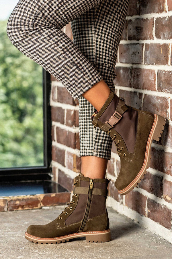 Leather lace-up boots with buckle