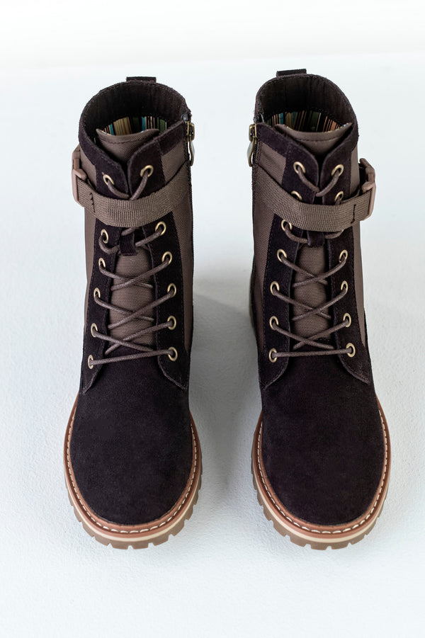 Leather lace-up boots with buckle