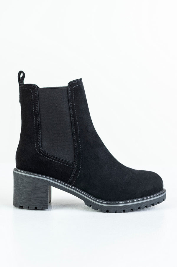 Leather boots with elastic at sides