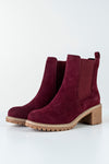 Leather boots with elastic at sides
