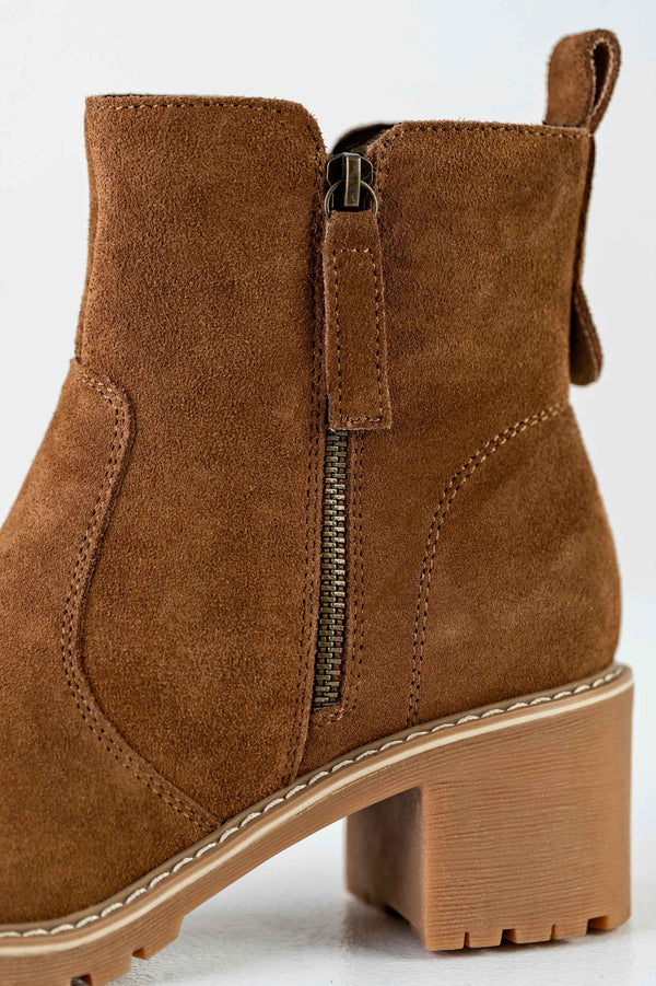 Leather boots with decorative zipper on side